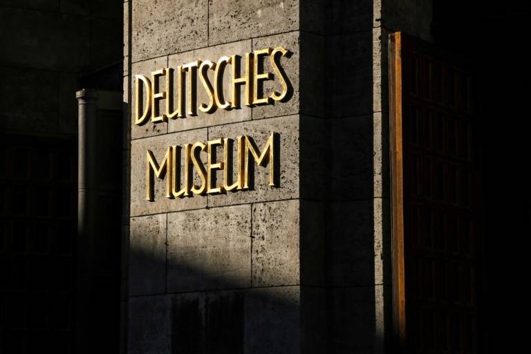 A photo of the inscription "Deutsches Museum" at the entrance to the museum in Munich.