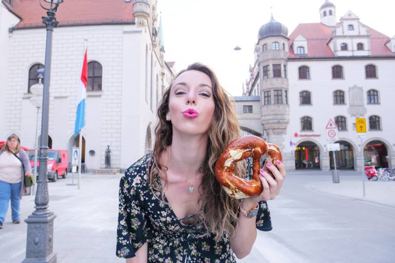 Influencer Sarah Funk with a pretzel in Munich.