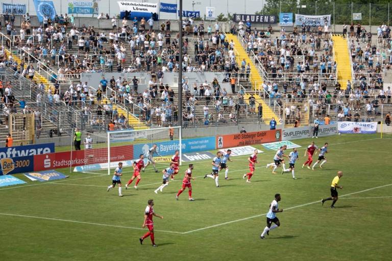 Players from TSV 1860 Munich and Würzburg kickers play football at Grünwalder Stadion.